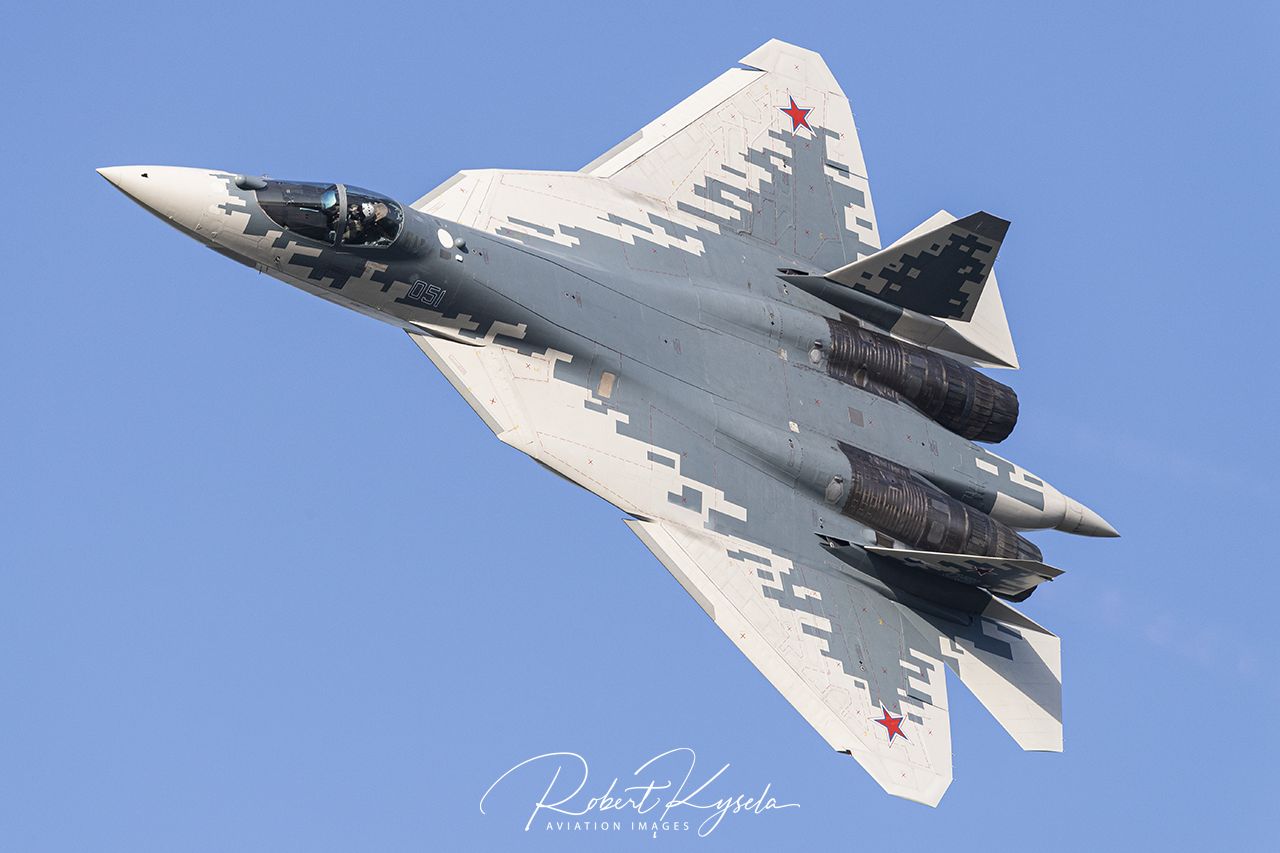 Sukhoi Su-57 (NATO Code: FELON)  -  © by Robert Kysela