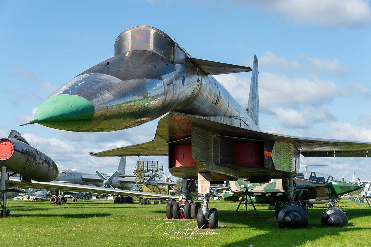 Sukhoi T-4   - © by Robert Kysela