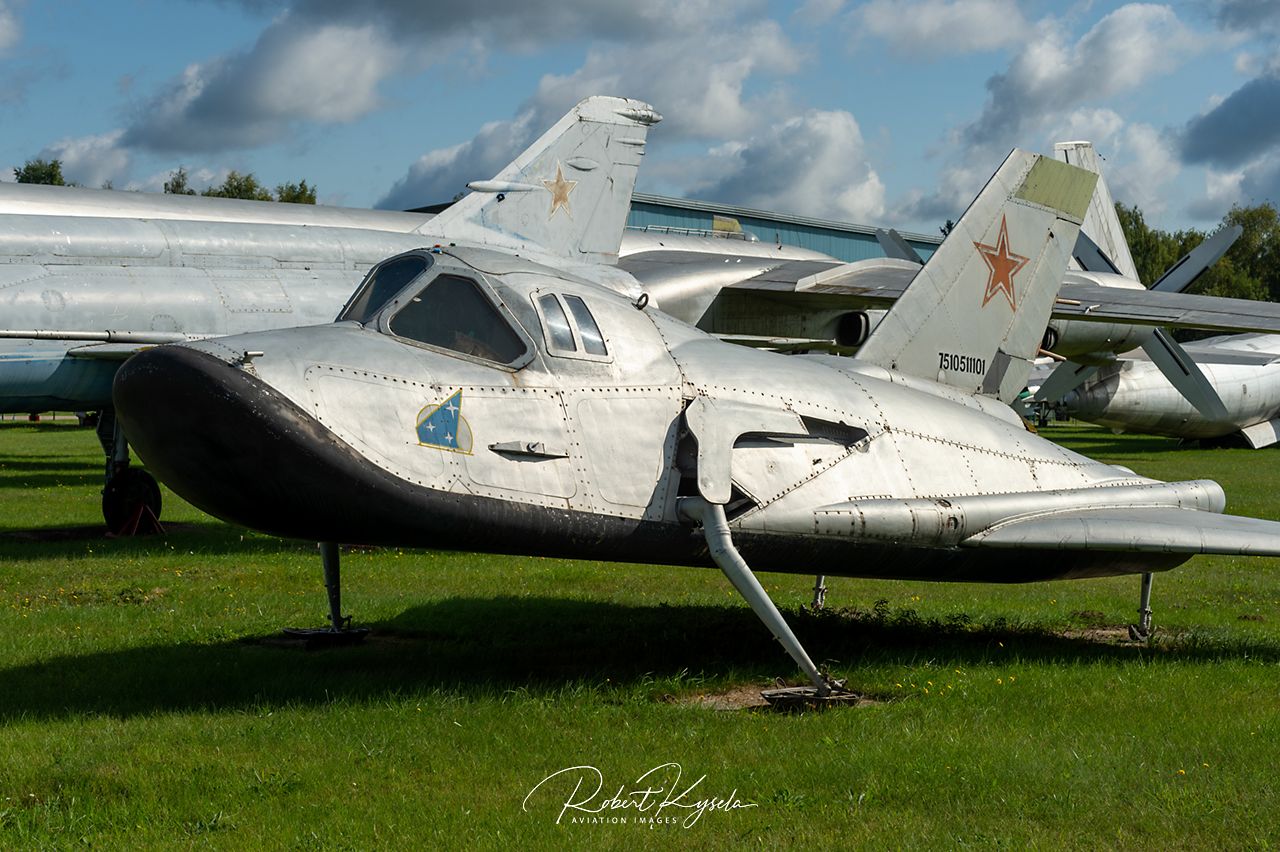 Mikoyan & Gurevich MiG-105-11   - © by Robert Kysela