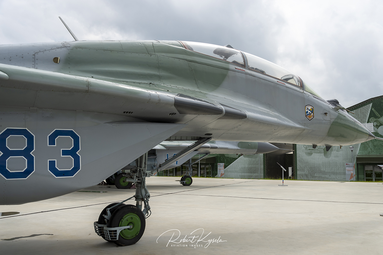 Mikoyan & Gurevich MiG-29UB (NATO Code: FULCRUM-B)   - © by Robert Kysela