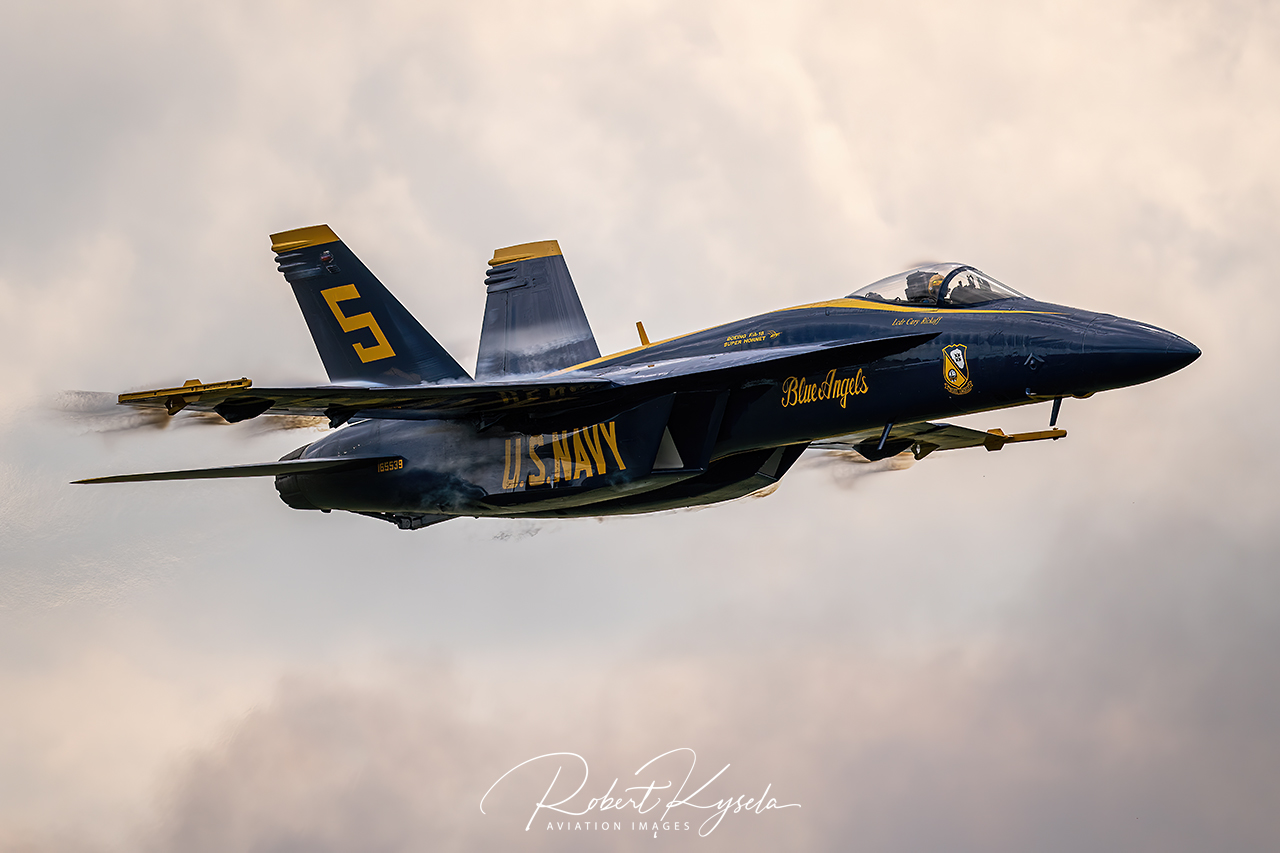 US Navy BLUE ANGELS   - © by Robert Kysela