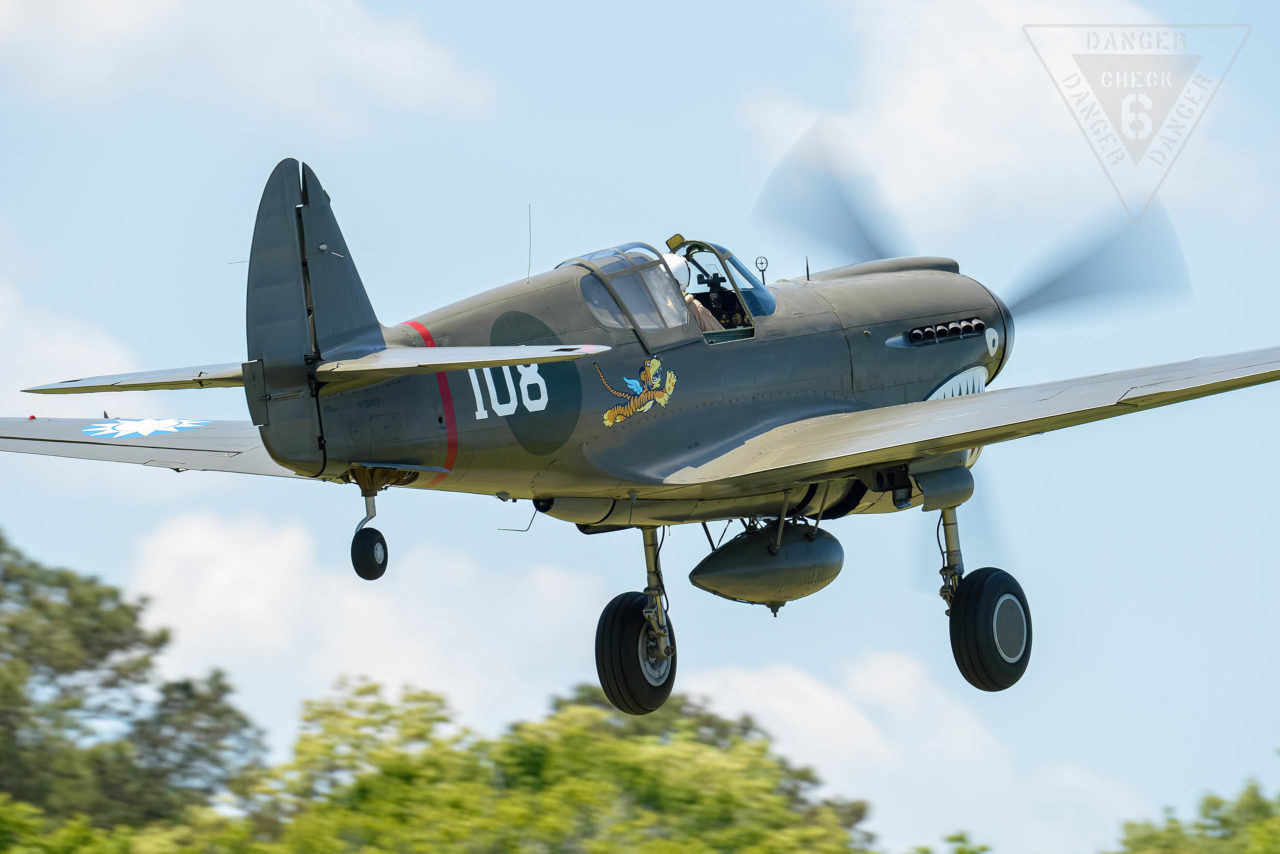 Curtiss P-40E WARHAWK   - © by Robert Kysela