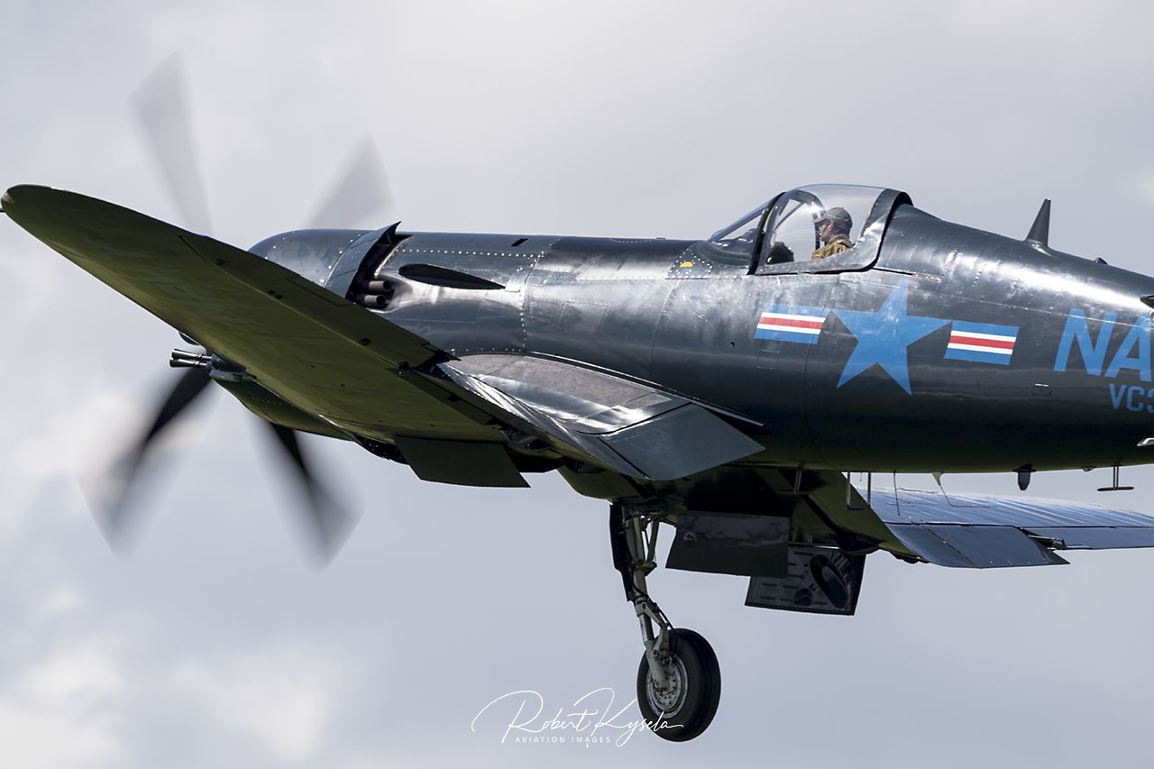 Chance Vought CORSIAR F-4U4  - © by Robert Kysela