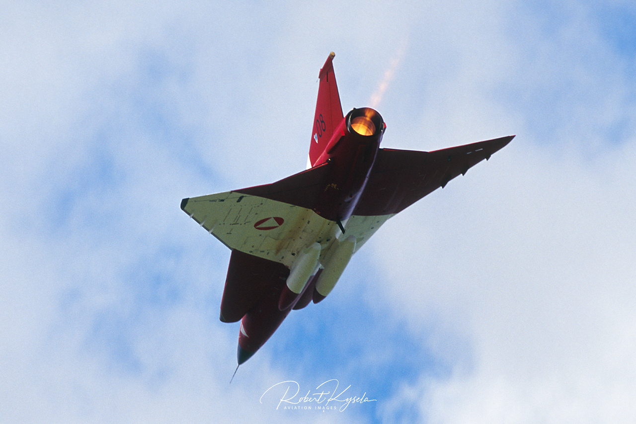 Saab J-35Oe DRAKEN  -  © by Robert Kysela