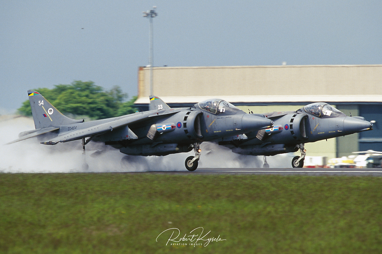 BAe HARRIER Gr.Mk.7  -  © by Robert Kysela