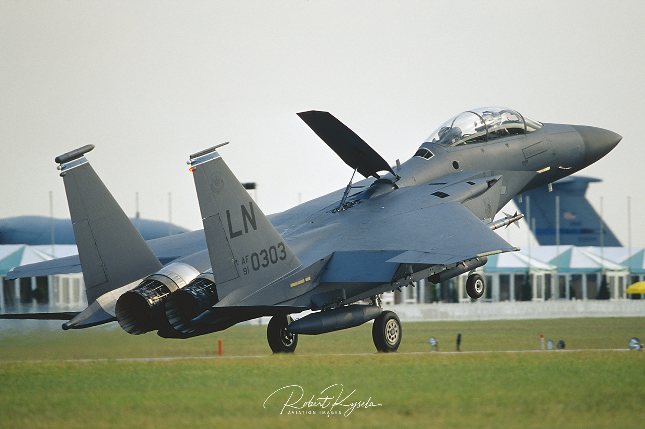 Boeing F-15E STRIKE EAGLE  -  © by Robert Kysela