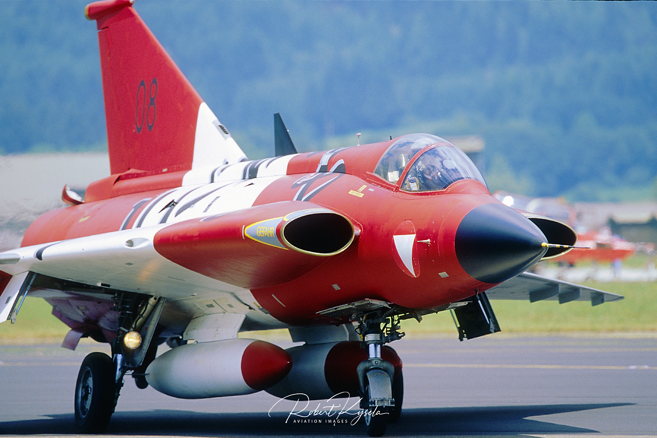 Saab J-35Oe DRAKEN  -  © by Robert Kysela