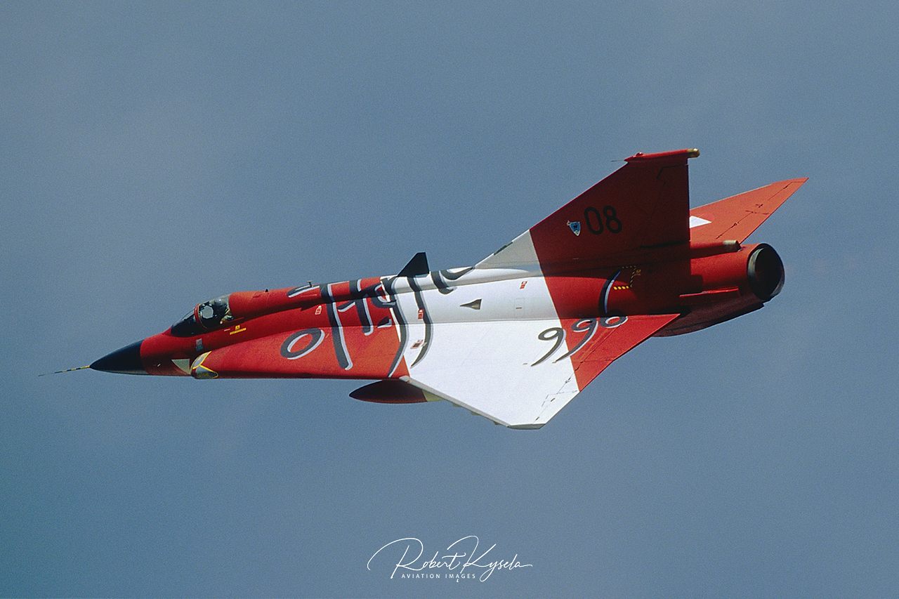 Saab J-35Oe DRAKEN  -  © by Robert Kysela