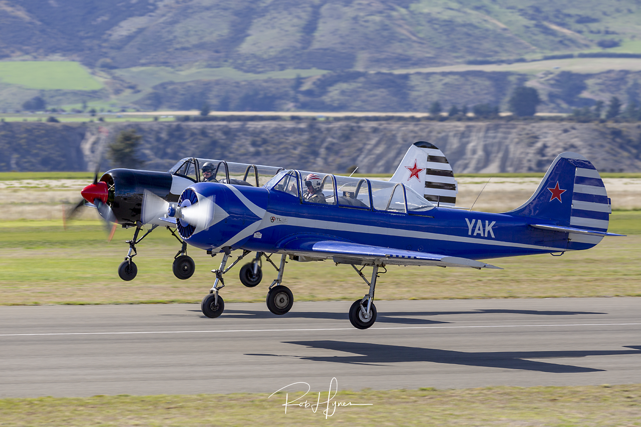 Yakovlev Yak-52   - © by Rob Hynes