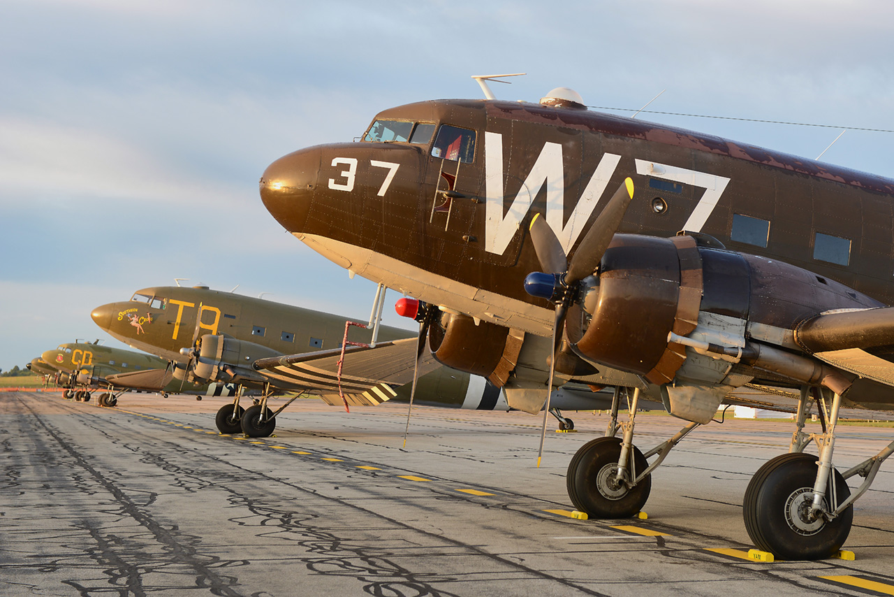 Douglas C-47 SKYTRAIN  -  © by Shawn Clish 2017