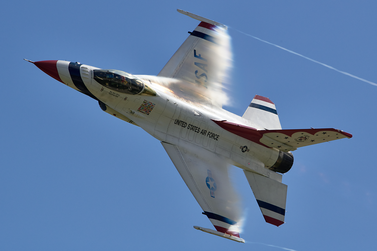 USAF Thunderbirds  -  © by Shawn Clish