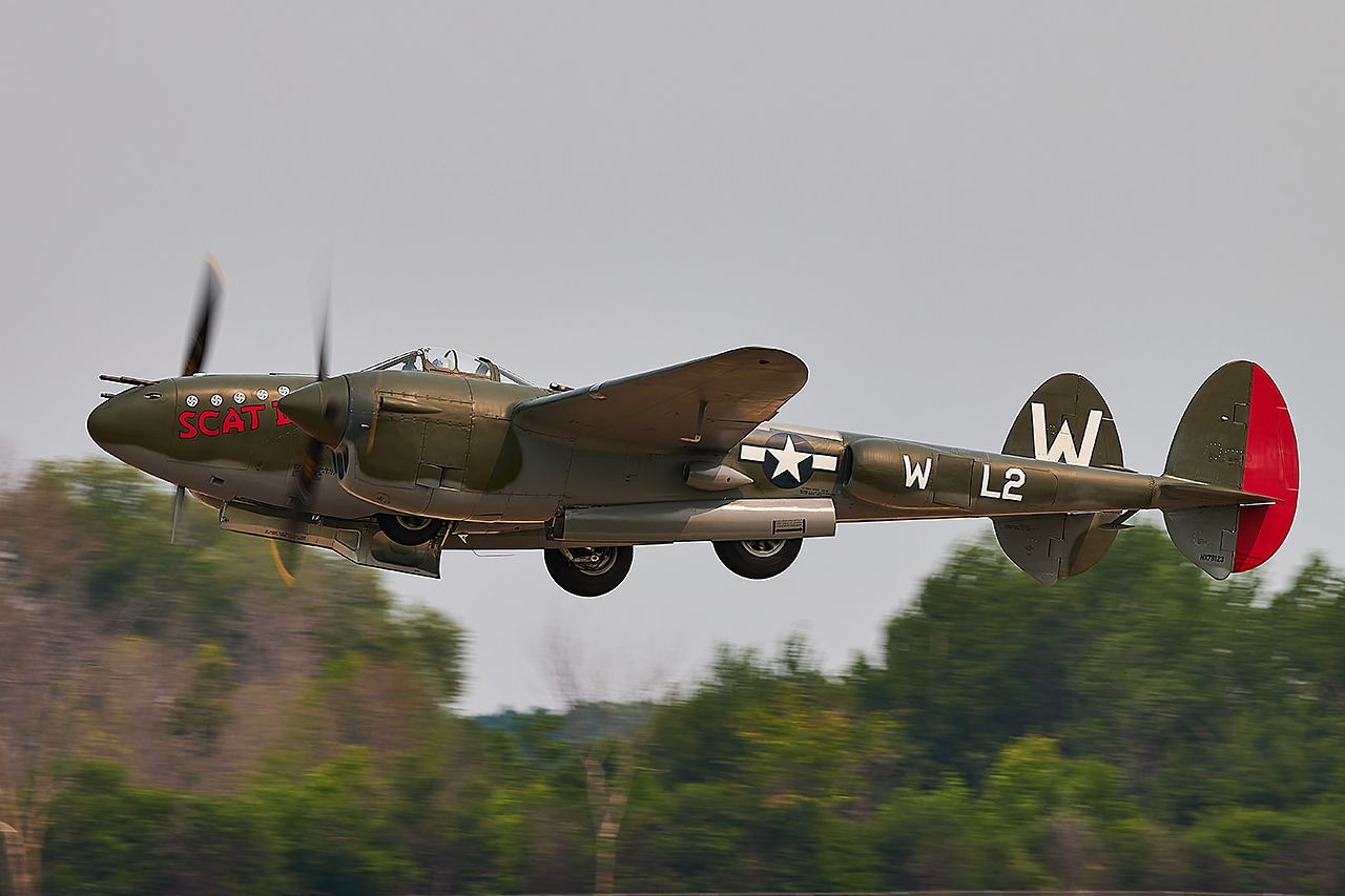 Lockheed P-38L LIGHTNING  -  © by Shawn Clish