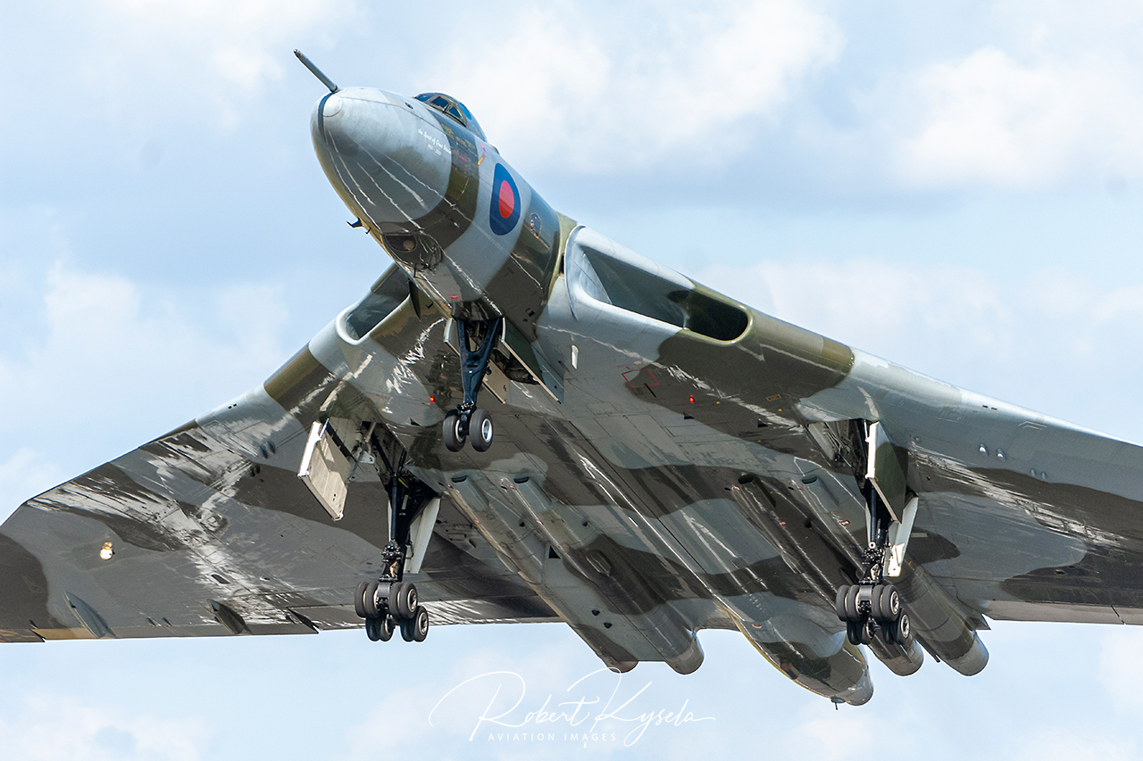 AVRO 698 Vulcan B.2 / XH558   - © by Robert Kysela