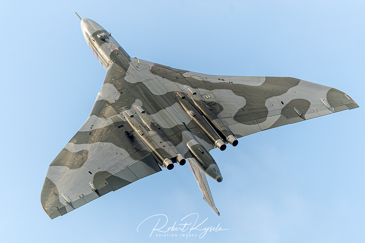 AVRO 698 Vulcan B.2 / XH558   - © by Robert Kysela