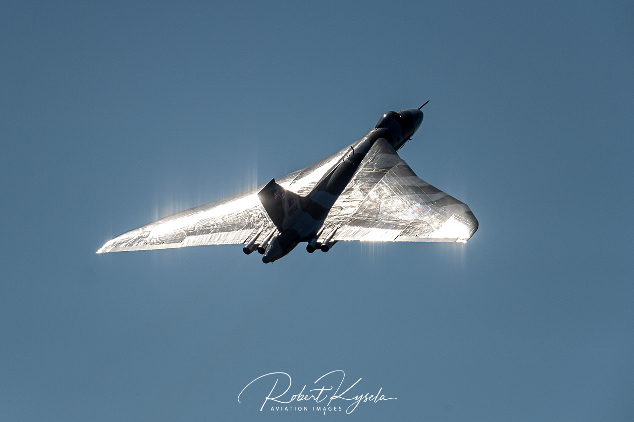 AVRO 698 Vulcan B.2 / XH558   - © by Robert Kysela