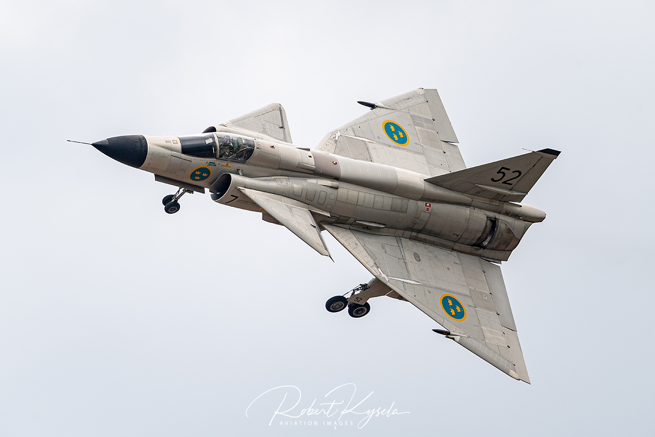 SAAB AJS-37 VIGGEN GRIPEN    - © by Robert Kysela