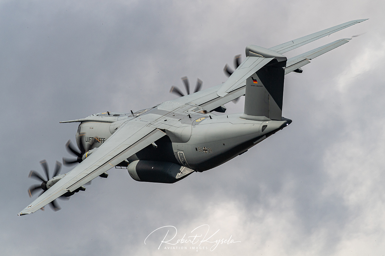 Airbus A-400M    - © by Robert Kysela