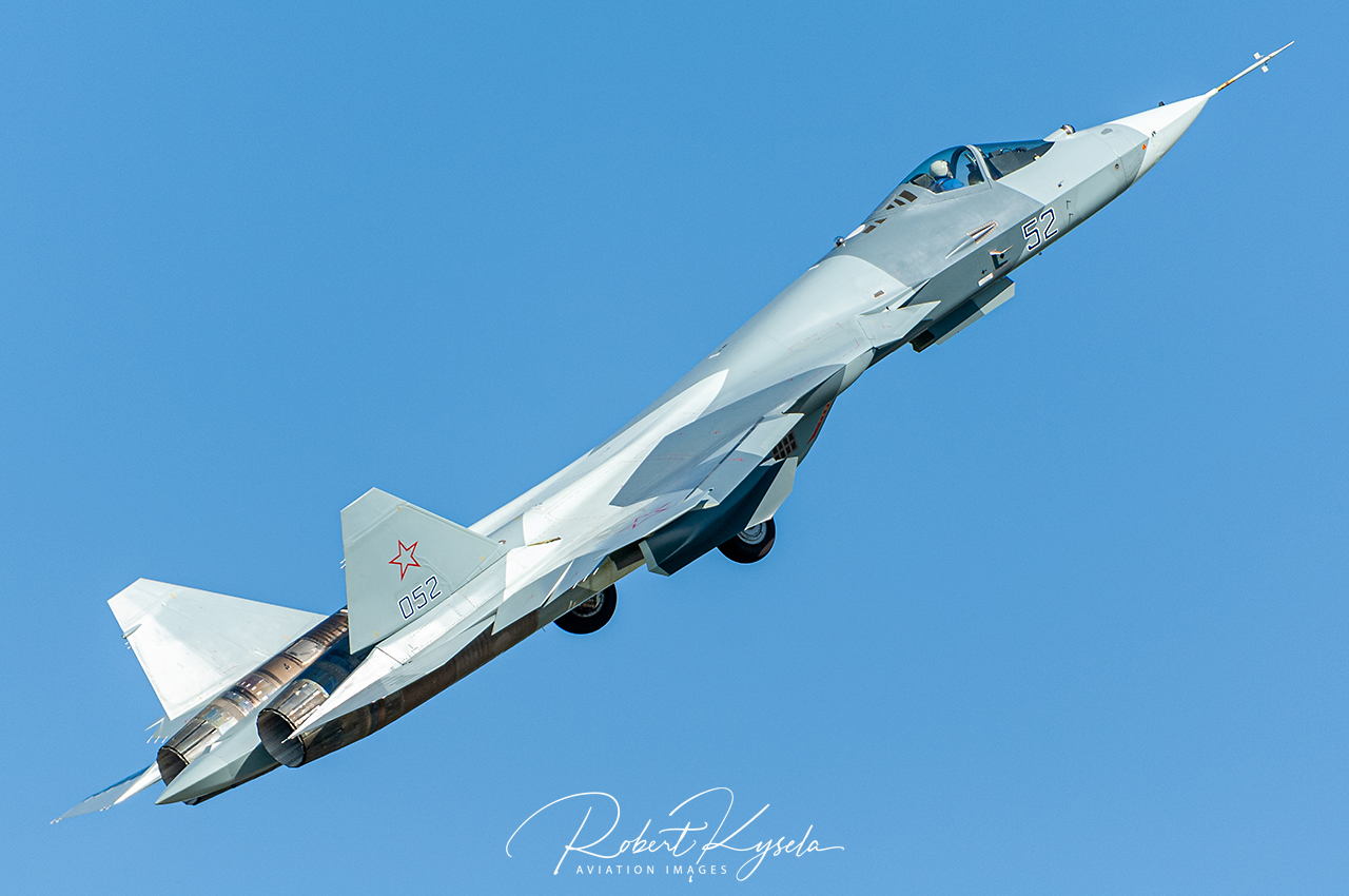 Sukhoi Su-57 / T-50-2 (NATO Code: FELON)   - © by Robert Kysela