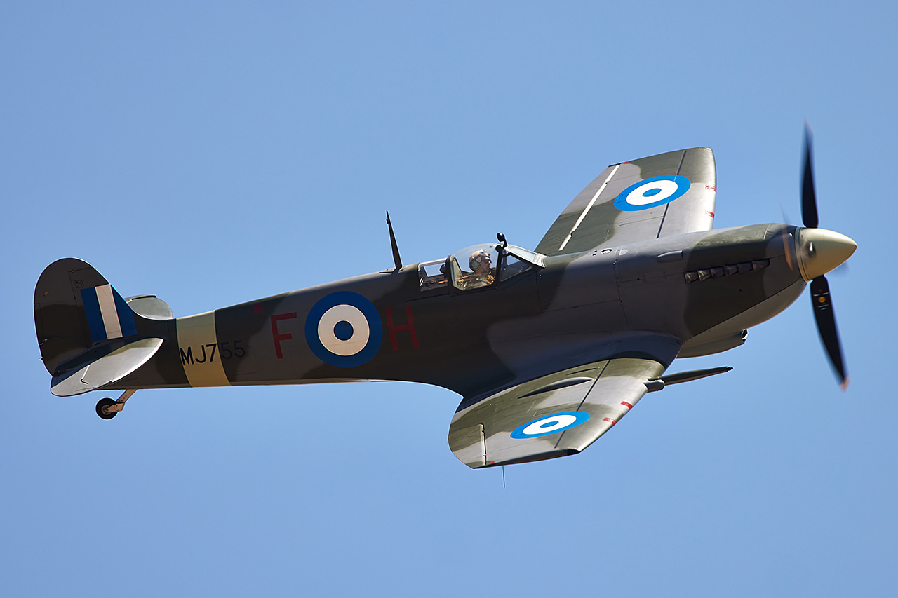 Supermarine SPITFIRE Mk. IXc  -  © by Shawn Clish