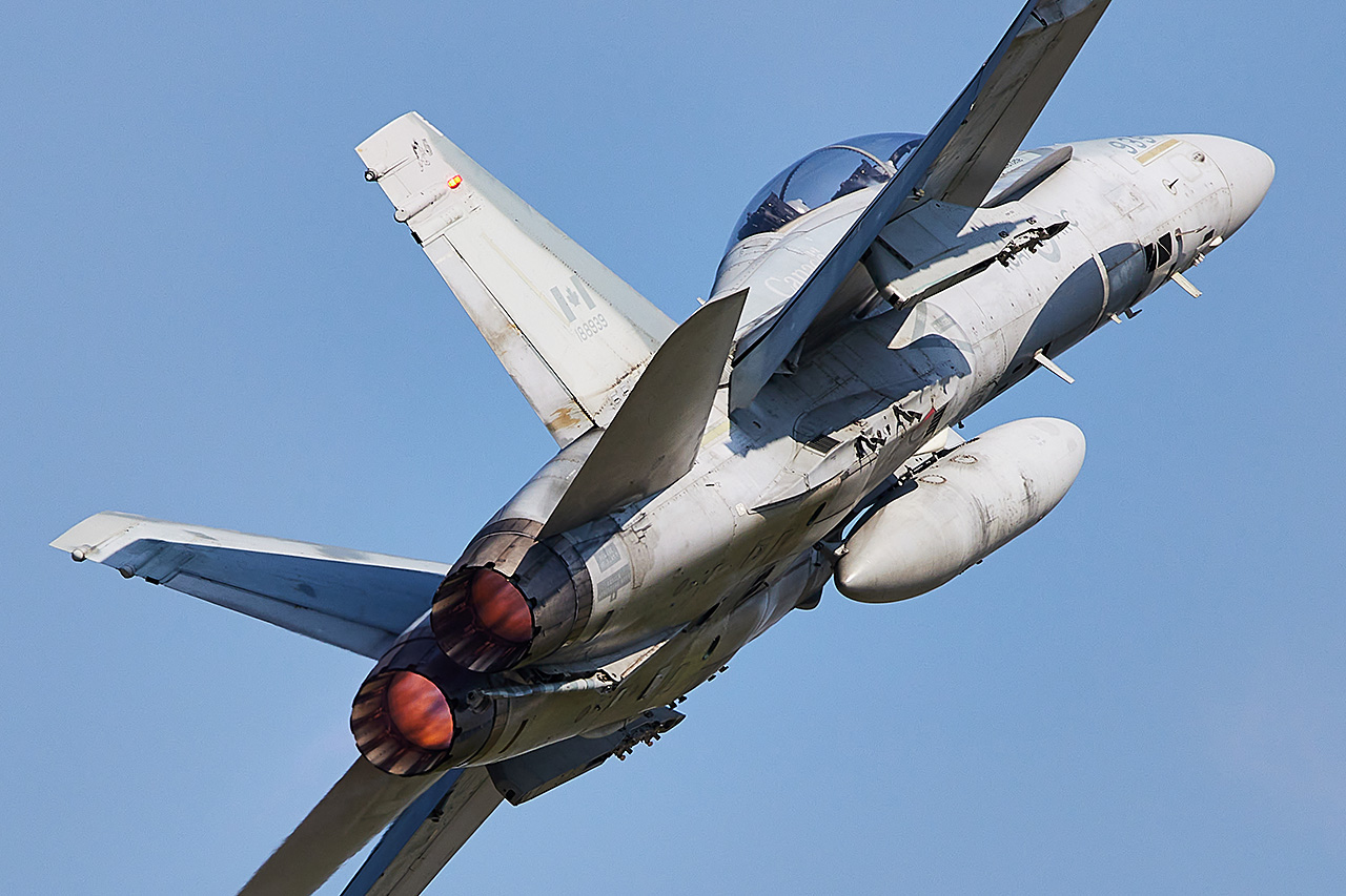 Boeing CF-188B HORNET  -  © by Shawn Clish