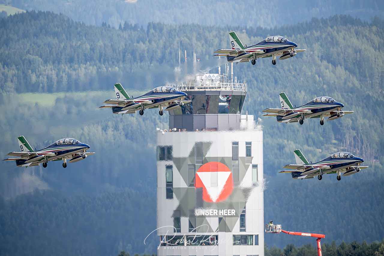 Pattuglia Acrobatica Nazionale (PAN) FRECCE TRICOLORI   - © by Robert Kysela