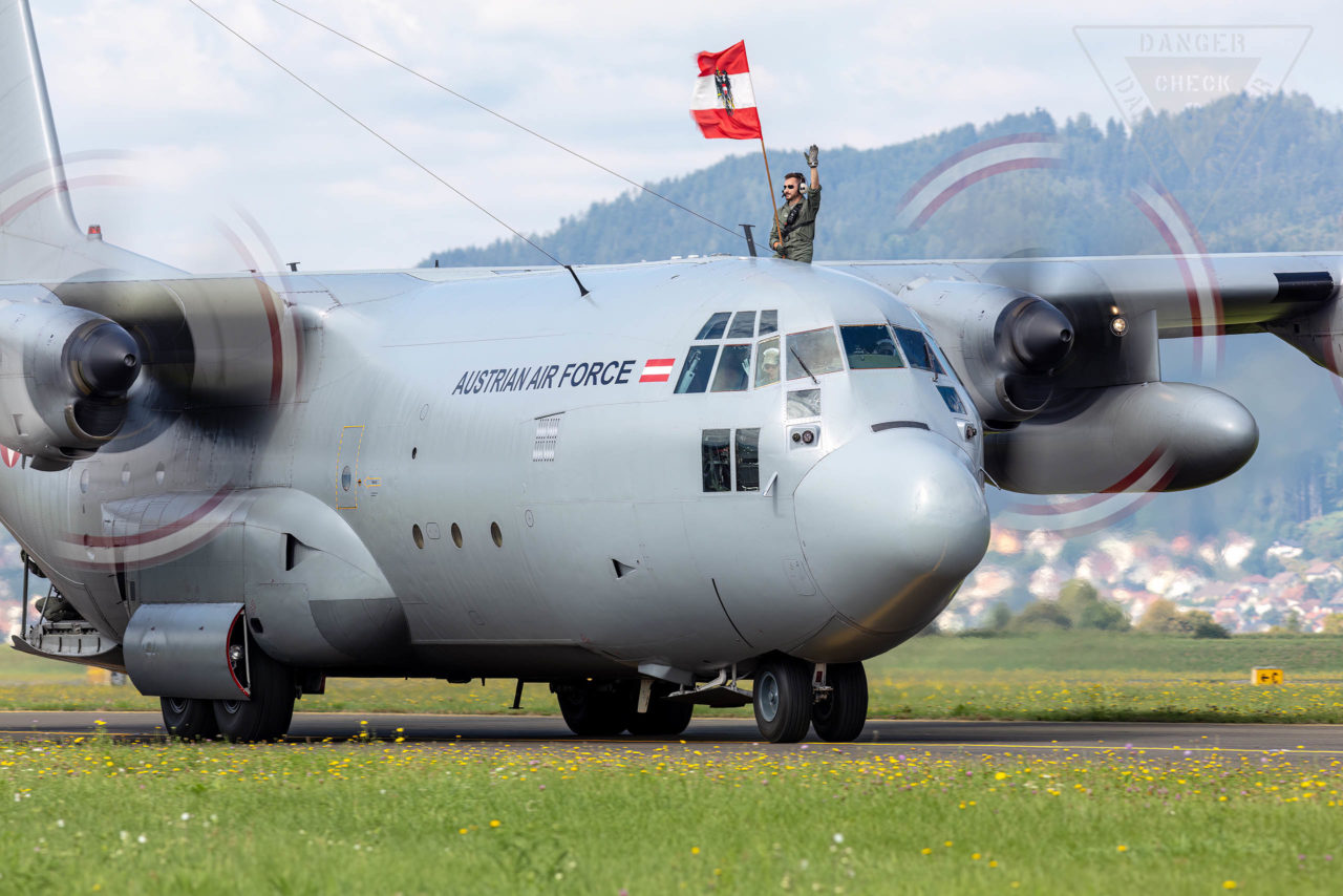 Lockheed C-130K HERCULES   - © by Marc Muick