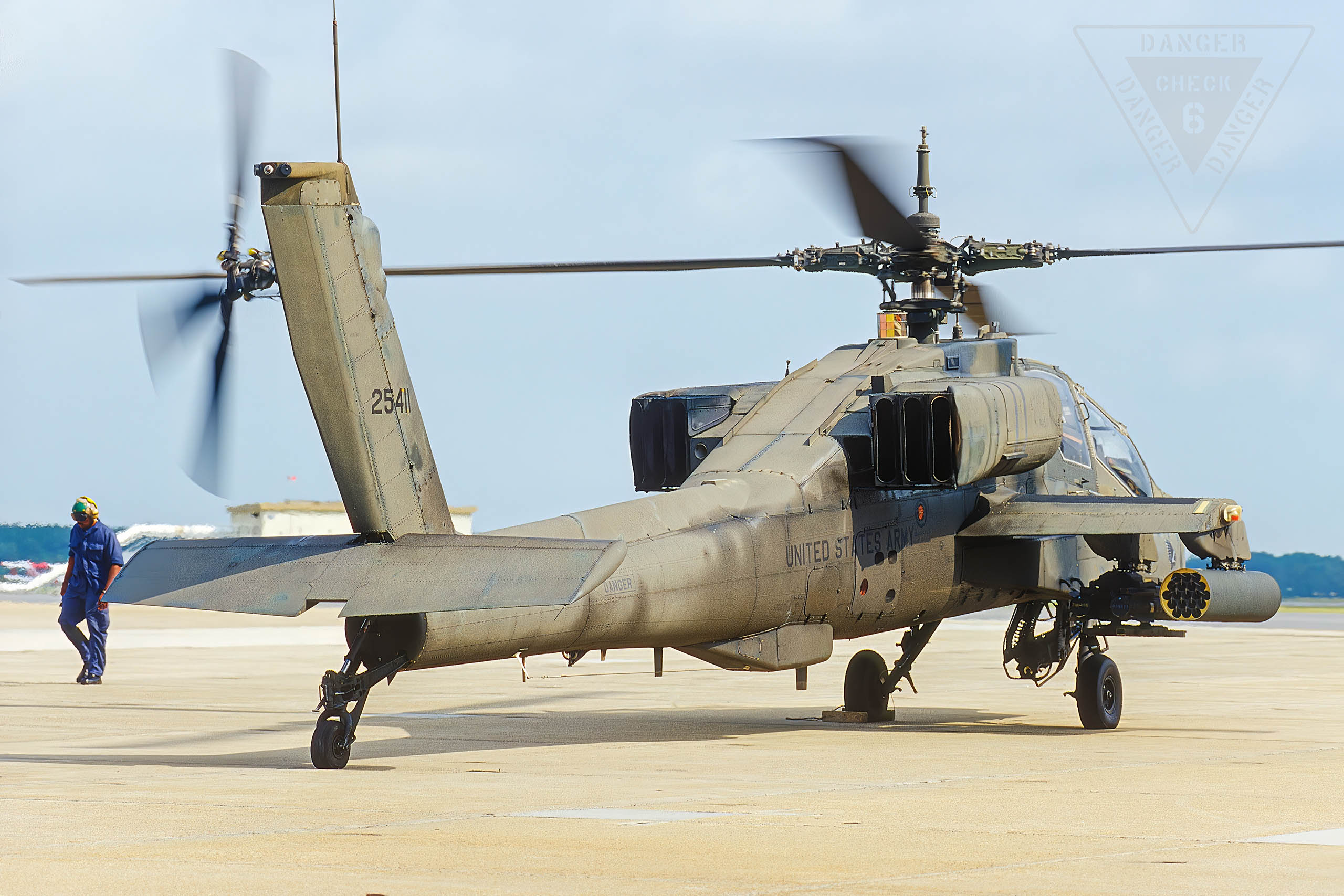 Boeing AH-64A APACHE APACHE   - © by Robert Kysela