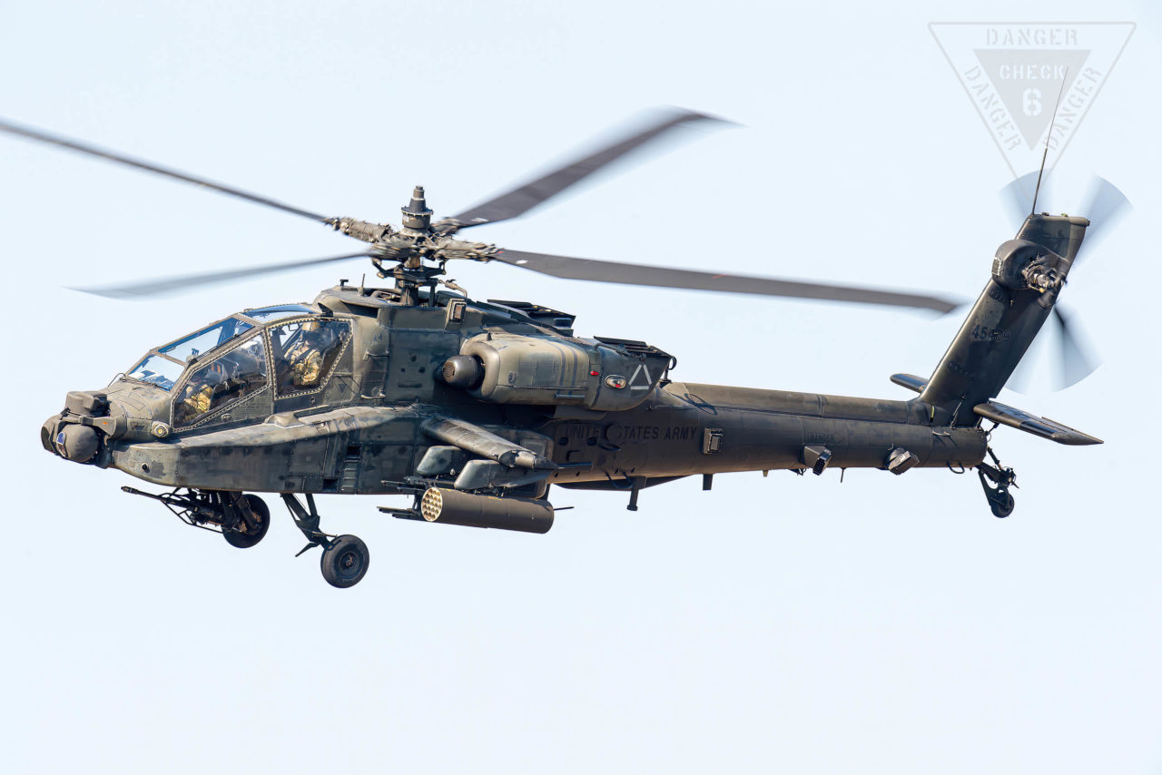 Boeing AH-64D APACHE   - © by Robert Kysela